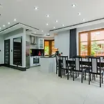 Dom Nad Jeziorem Tatil Evi Ublik