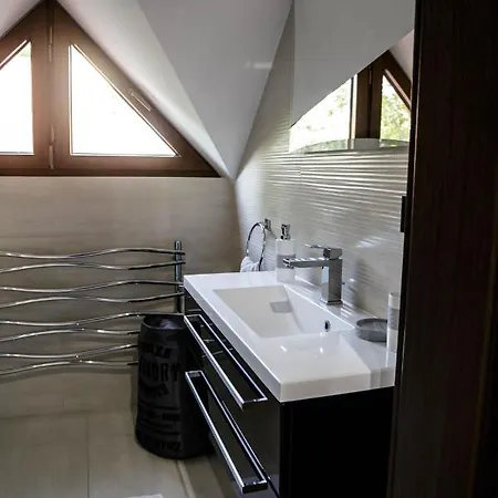 Dom Nad Jeziorem Z Sauna I Jacuzzi Ublik