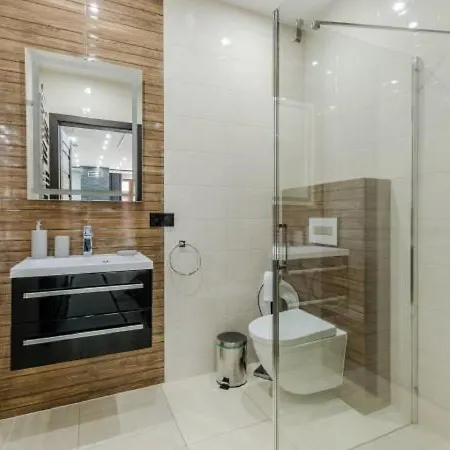 Dom Nad Jeziorem Z Sauna I Jacuzzi Nyaraló