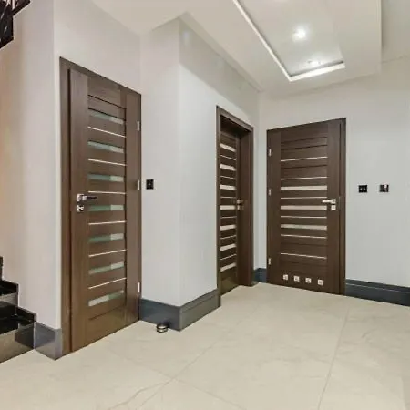 Dom Nad Jeziorem Z Sauna I Jacuzzi Nyaraló Ublik